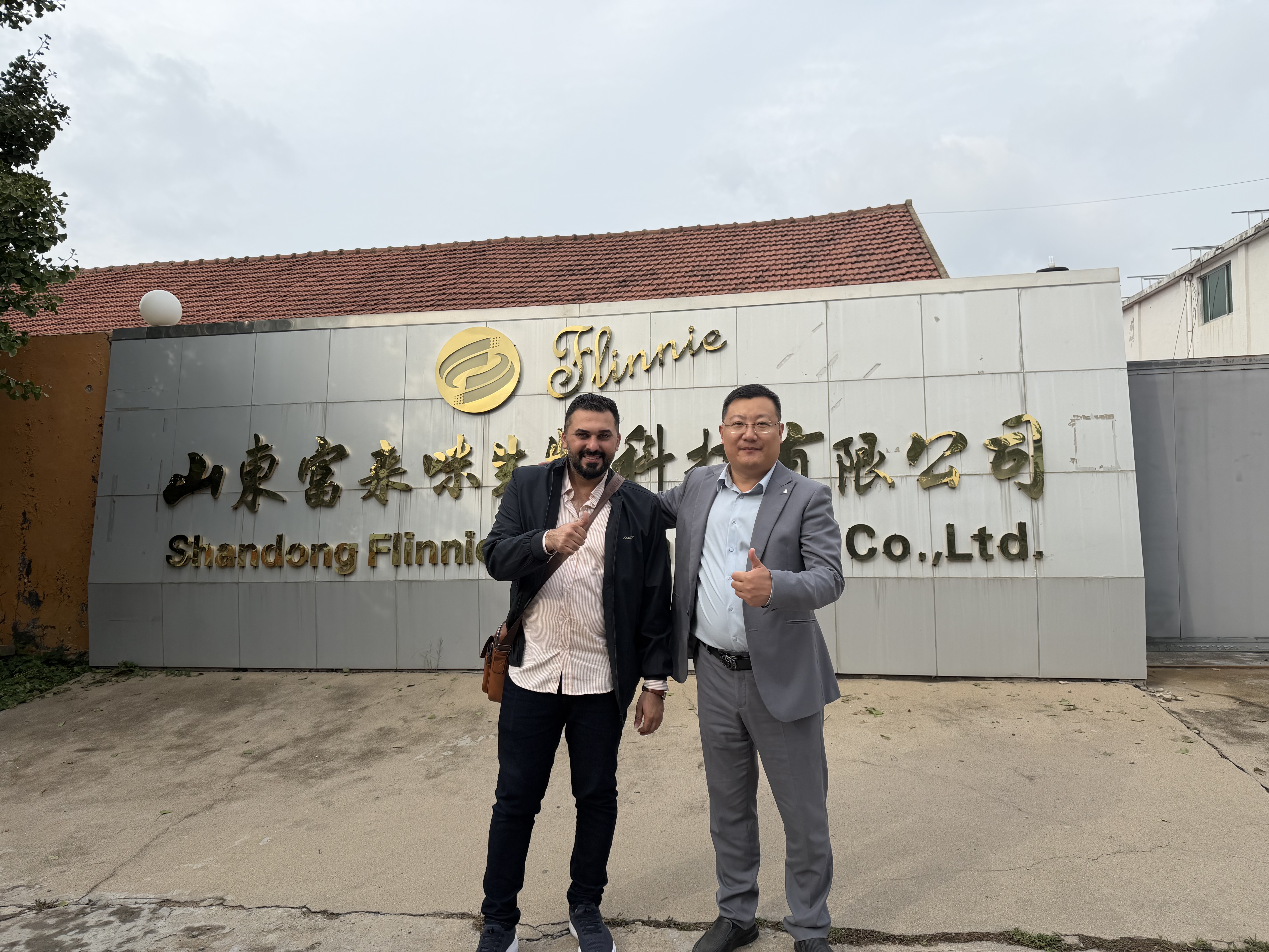 Customers from foreign partners visit our company.(图2)