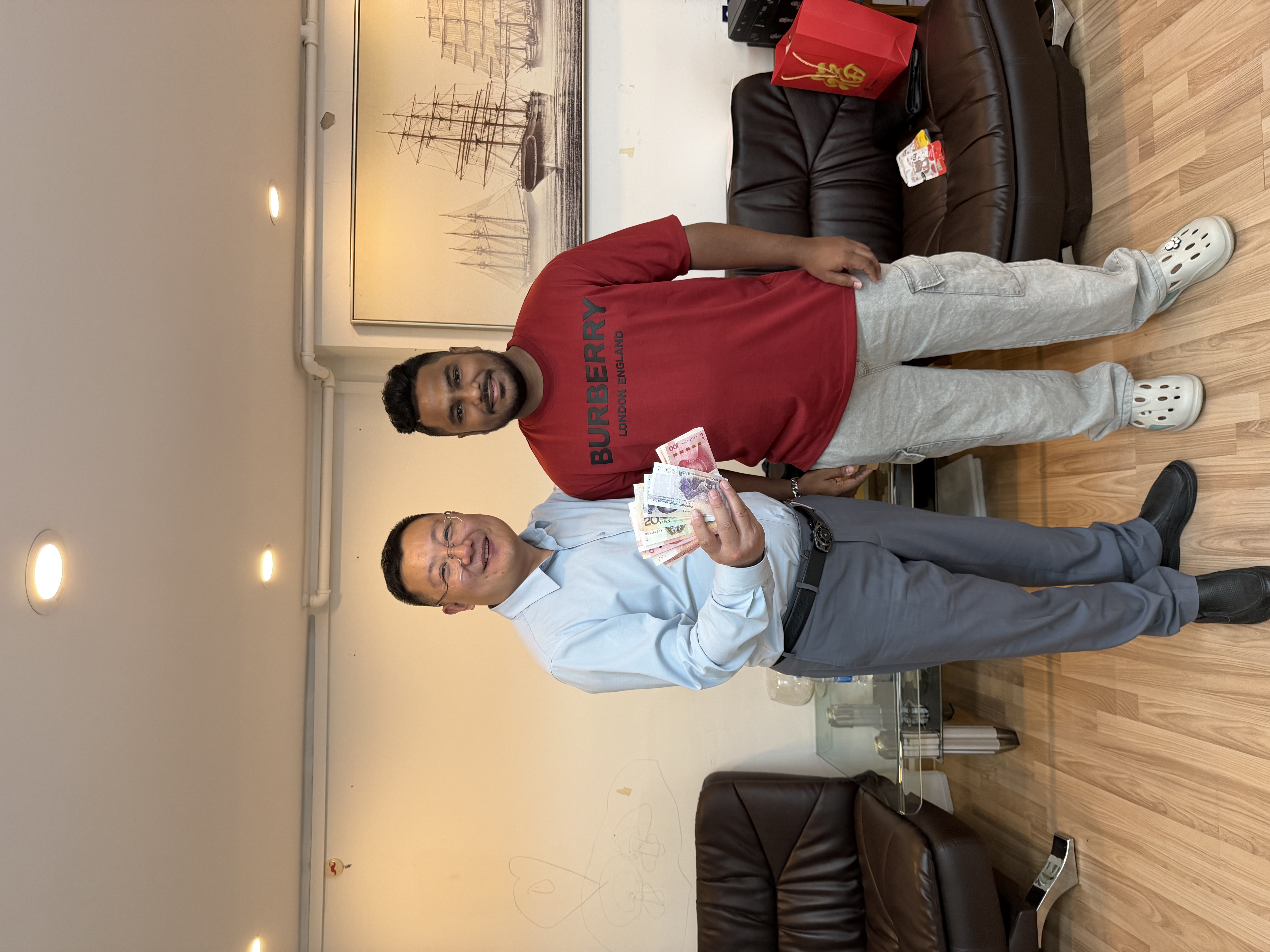 The customer is very satisfied with the products(图2)